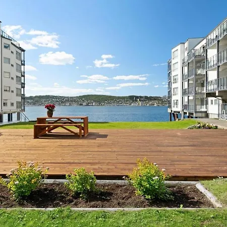 Arctic Waterfront Balcony & Views Apartmán *
