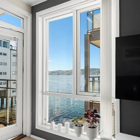 Arctic Waterfront Balcony & Views * Tromsø