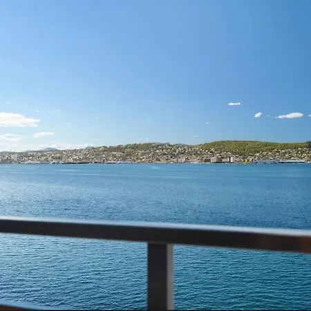 アパート Arctic Waterfront Balcony & Views トロムソ